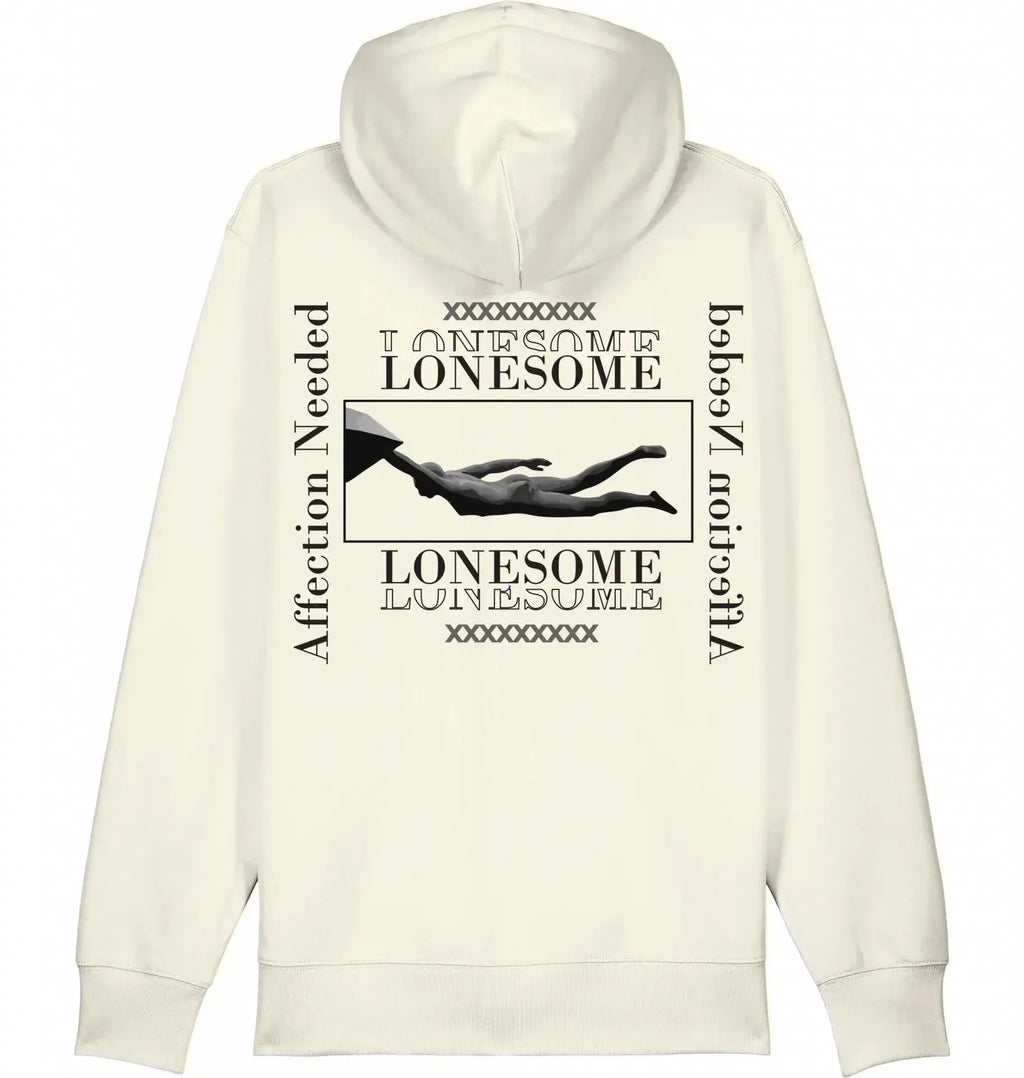 Crèmekleurige streetwear hoodie met groot zwart wit kunstwerk, tekst 'Lonesome' en 'Affection Needed', moderne urban stijl.